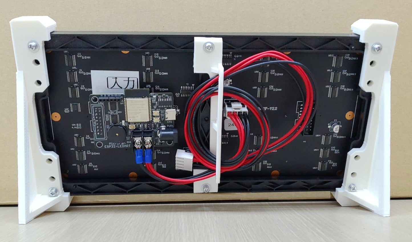 P4 ESP32 デスクトップデジタルサイネージ コンストラクションキット (P4 64x32 LEDパネル, ESP32-LEDART コントローラ 技適取得済, LEDパネルスタンド, ACアダプタ セット)