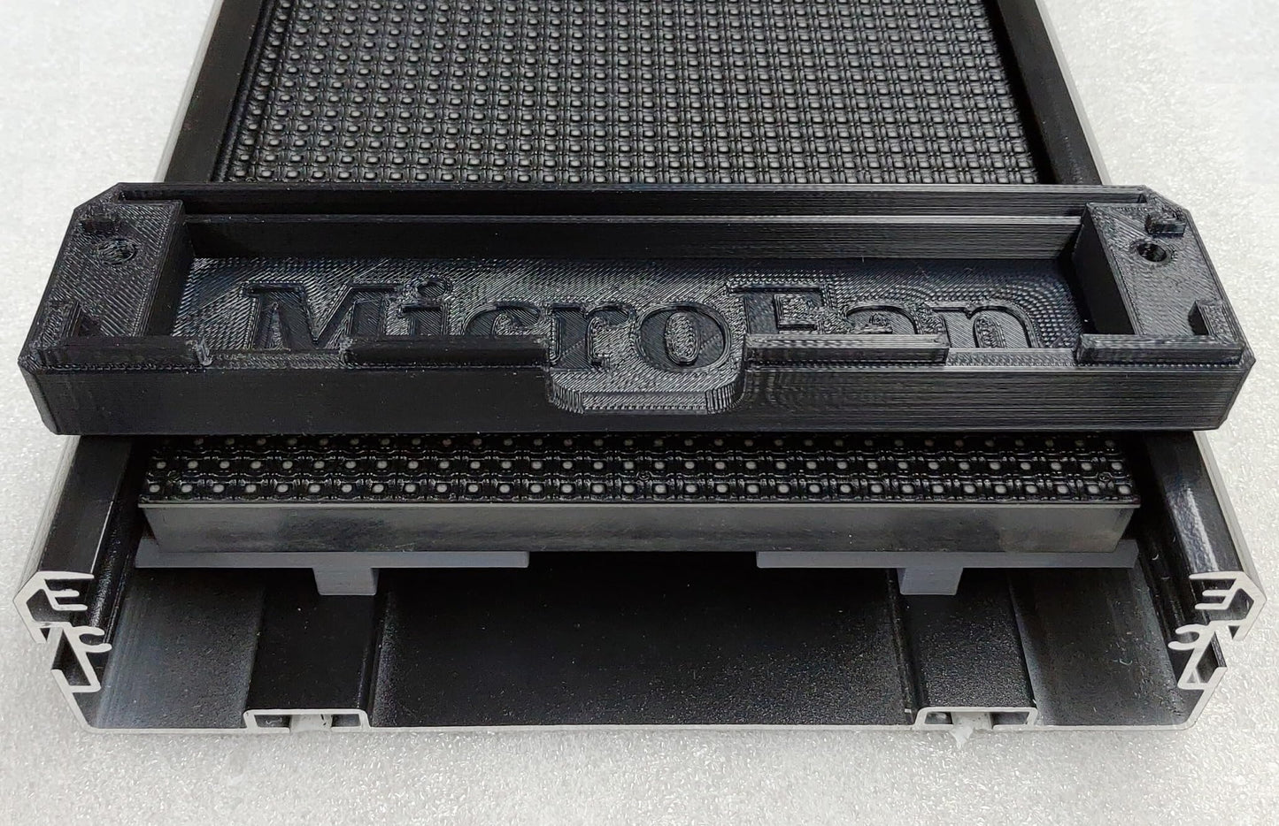 デジタルサイネージ用 P5 RGB LEDパネル 64X32ピクセル 3枚 (192x32ピクセル) アルミケース付き
